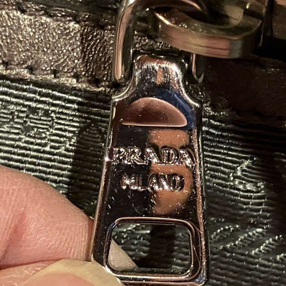 Prada Tessuto and Nappa Waves Tote Bag, Authenticity Guaranteed - Picture 8 of 15